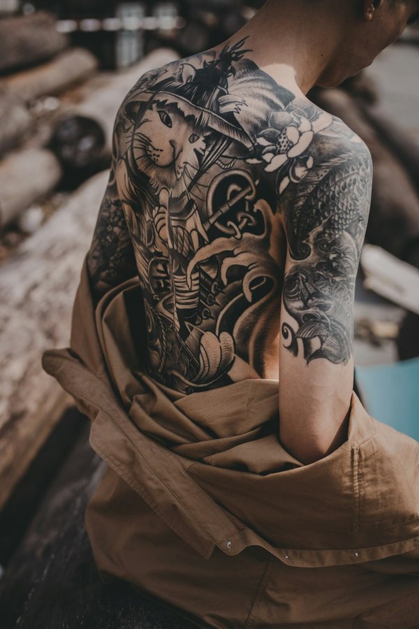 Masterful full-back Japanese style samurai cat and koi tattoo